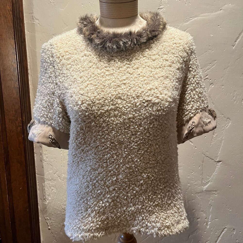 Juana Pasitea Faux Fur Collared Short Sleeve Fleece Like Top